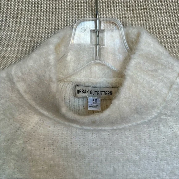 🤍UO Avril Cropped Mock Neck Jumper🤍 - Picture 10 of 11